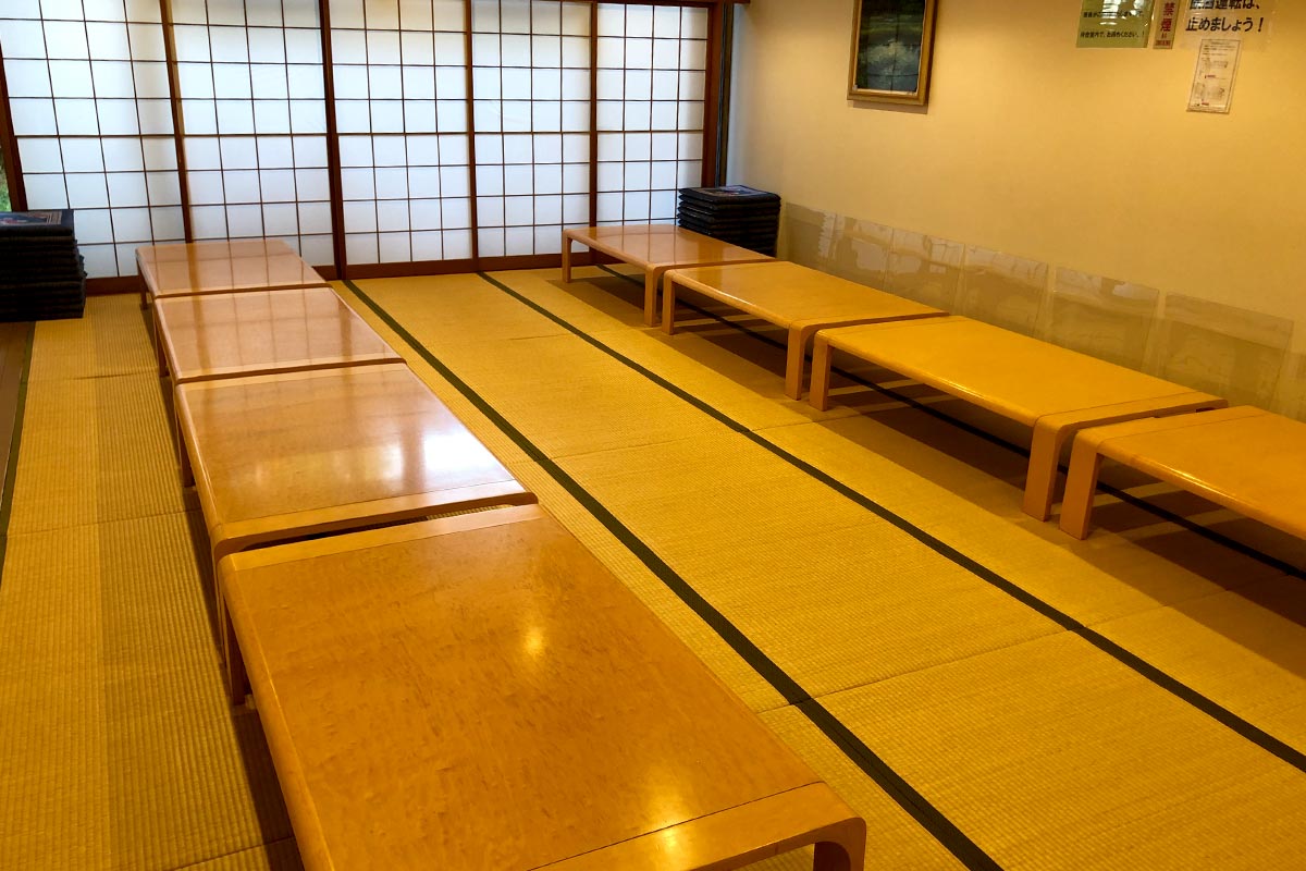 堺市立斎場の待合室（和室）