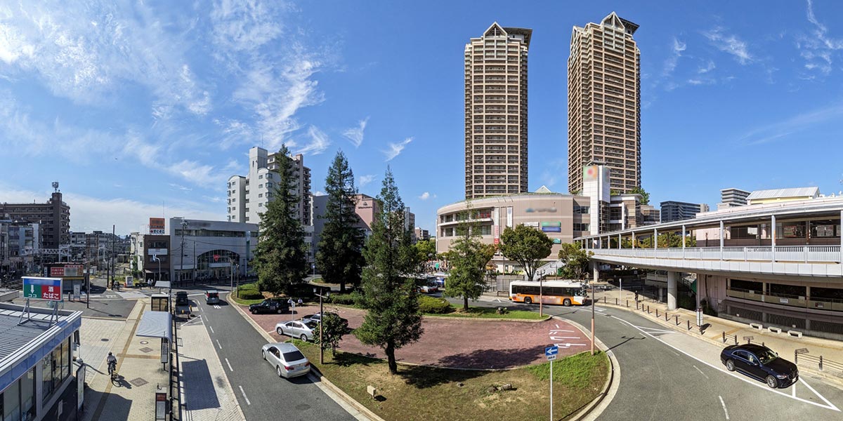 堺市立斎場の最寄駅の、JR阪和線「堺市駅」前の風景